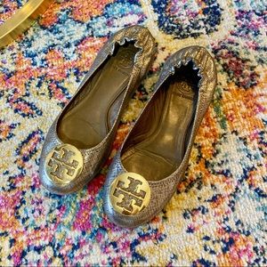 TORY BURCH Reva Flat Gold Printed Size 7